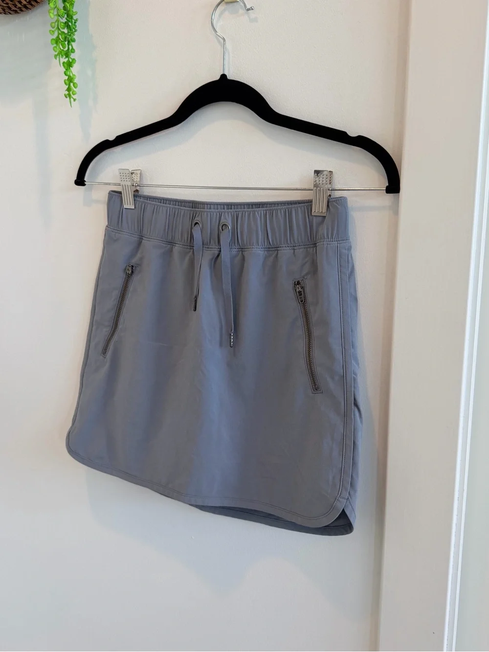 Athleta Light Gray Athletic Skort with Elastic Waist Front Zippers XXS